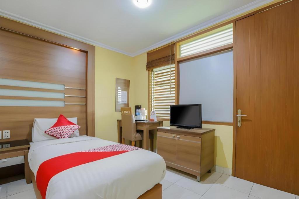 Hotel Senen Indah Syariah Джакарта Экстерьер фото